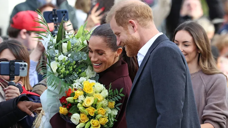 El príncipe Harry y Meghan Markle hacen su primera aparición conjunta en el Reino Unido: ‘Es genial estar de vuelta’