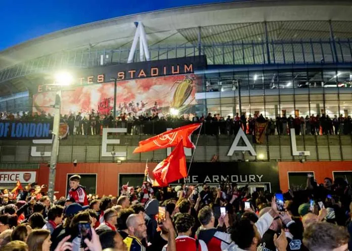 Arsenal atrapa su primer título de la Premier en 22 años