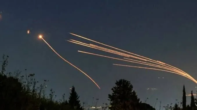 EEUU pospone su “ataque programado” contra Irán para mañana a petición de líderes de Oriente Medio