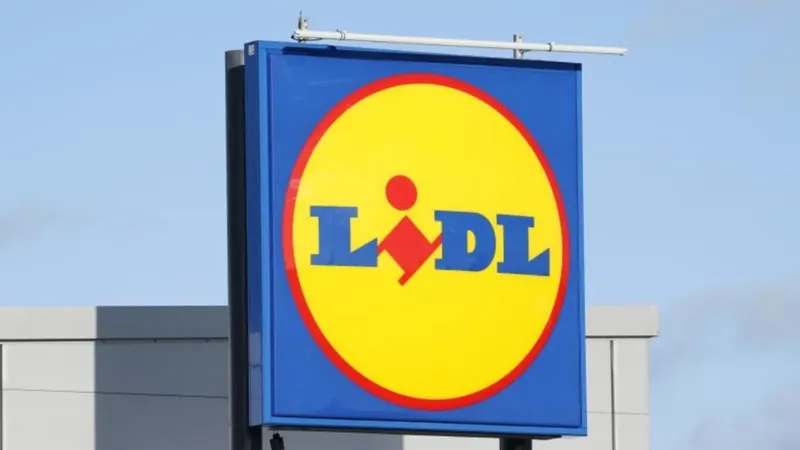 Lidl vende una batería externa que también arranca el coche por 42,99 euros