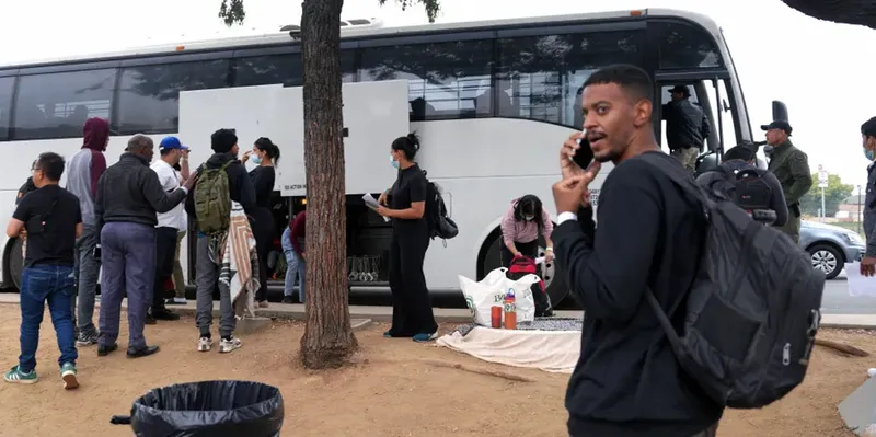 Alarma en Estados Unidos: estafadores usan IA para robar a migrantes