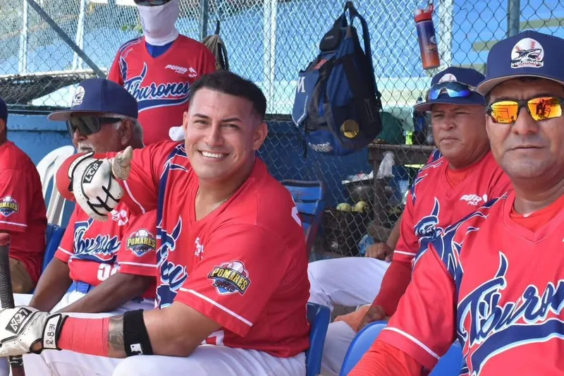 Tiburones de Granada toman liderato del Germán Pomares