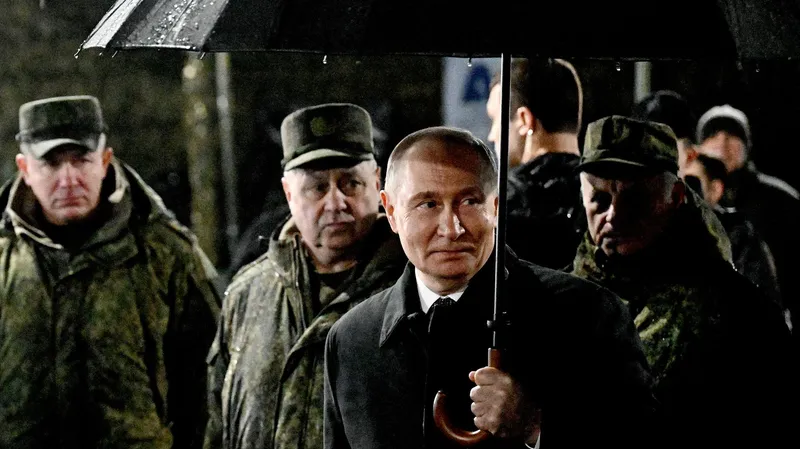 "Espero que sigamos con esta labor": Putin se reúne con los agregados militares de varios países