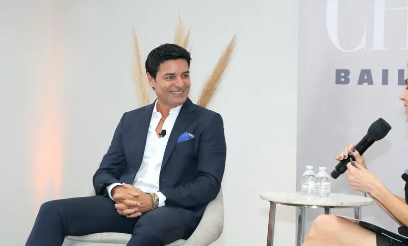 Chayanne sorprende con divertida dinámica en redes por el Día del Padre