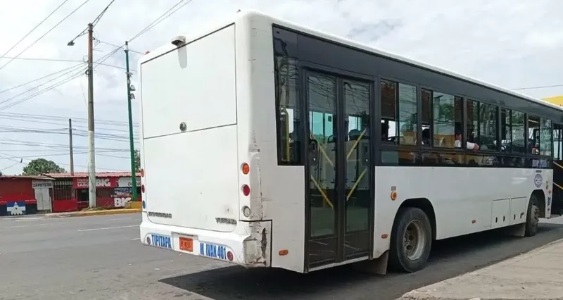 Denuncian a chofer por cobro arbitrario en bus de Tipitapa a Managua