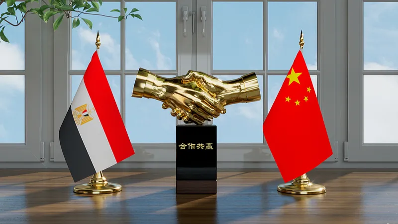 Presidentes Xi Jinping y Abdel-Fattah al-Sisi intercambian felicitaciones por el 70º aniversario de relaciones