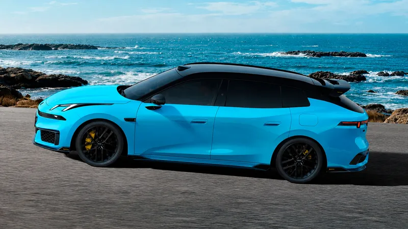 Menos de 20.000 euros, 1.400 km de autonomía y 523 CV bajo el pie: el nuevo familiar de Lynk & Co llega con cifras de deportivo