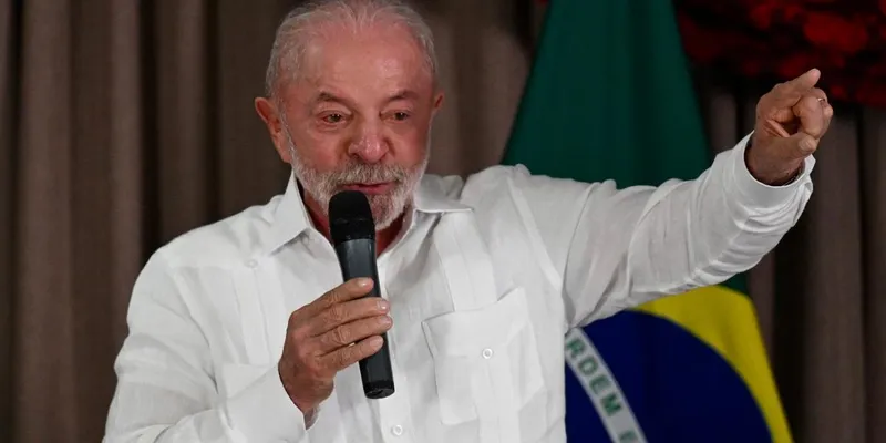 Lula elimina temporalmente los impuestos a la gasolina en Brasil a dos semanas del balotaje