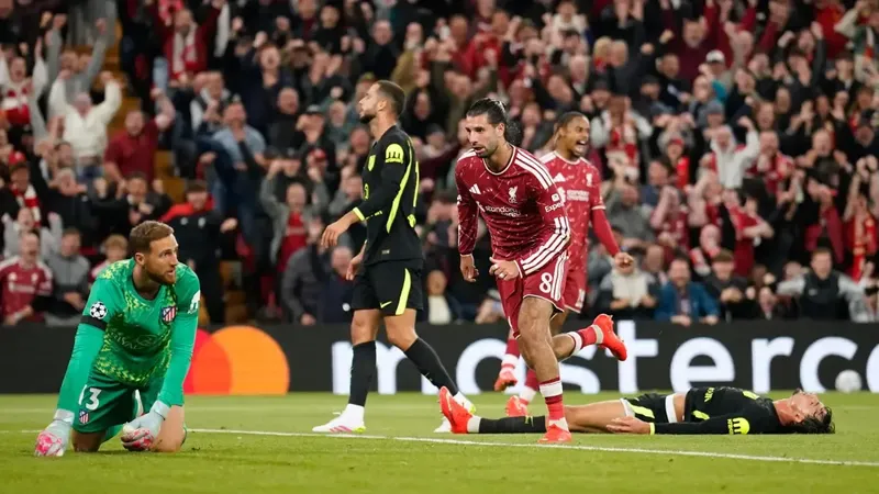 2-1: Al Atlético se le vuelve a hacer demasiado largo el estreno en Liverpool