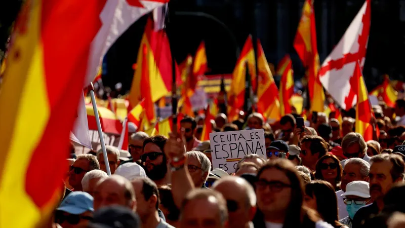 "¡Es un delincuente!": miles de españoles se manifiestan en Madrid contra Pedro Sánchez y en apoyo a Ceuta