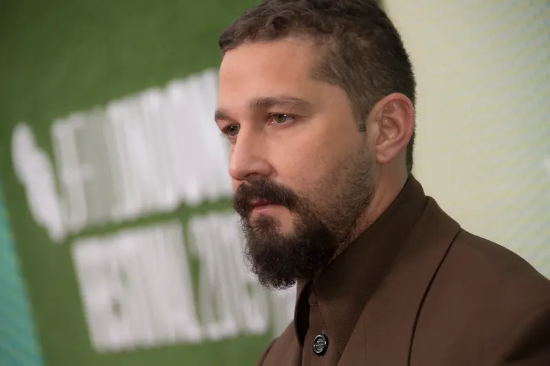 Shia LaBeouf se declara culpable de dos cargos de agresión: ¿qué condena deberá cumplir?