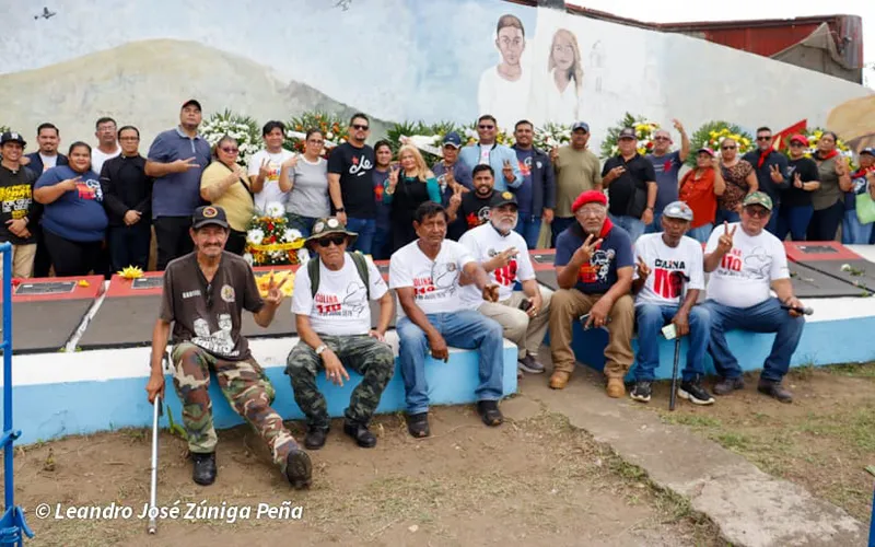 Docentes y Unidades de Victoria rinden homenaje al legado y memoria de los héroes de la Colina 110