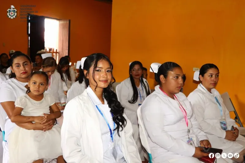 Celebra graduación de 35 nuevos auxiliares de enfermería