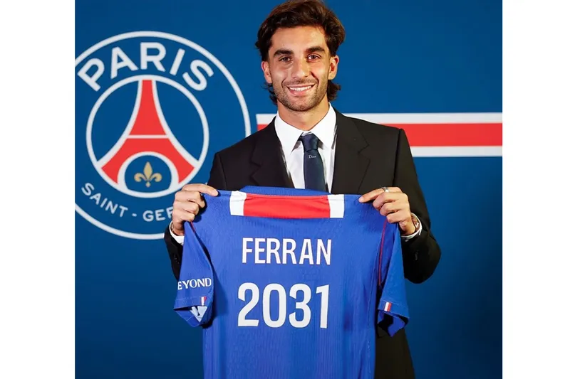 Ferran Torres es presentado como nuevo jugador del PSG