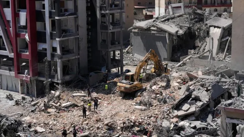 Israel destruye seis edificios y una escuela en el sur del Líbano