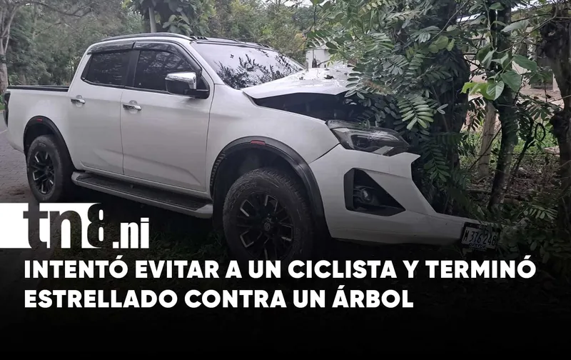 Intentó esquivar a un ciclista y terminó impactando contra un árbol en Jalapa