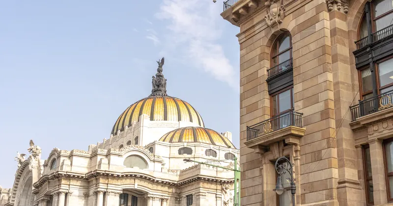 Economía de México sorprende con repunte en abril y crece más de lo esperado