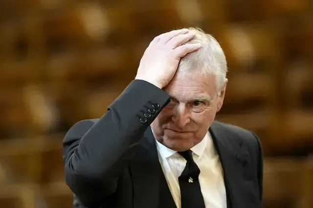 Presentan una demanda inédita para la familia real británica desde 1649 por el caso Epstein