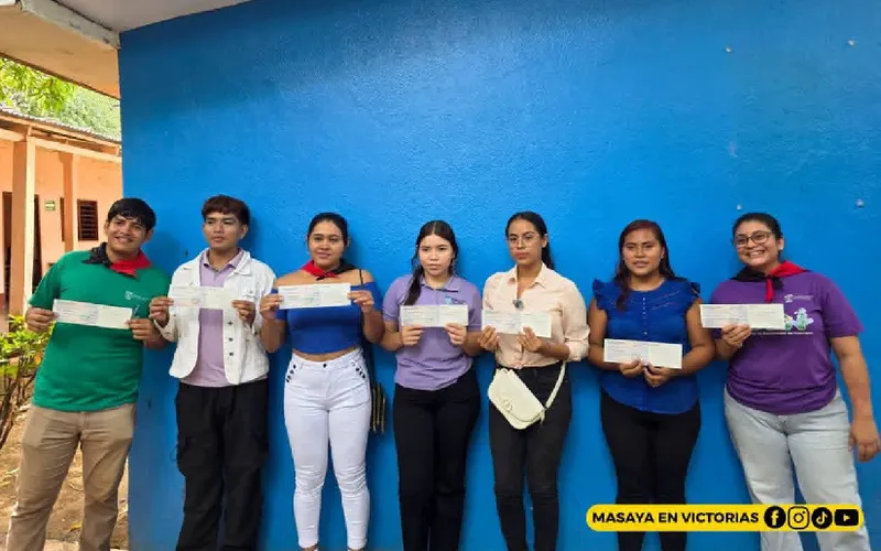 Entregan 220 Becas Universitarias Pueblo Presidente a estudiantes de Masaya