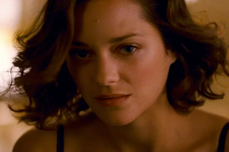 "Tuve que leerme el guion unas veinte veces". Marion Cotillard quedó marcada para siempre tras rodar esta obra maestra de la ciencia ficción
