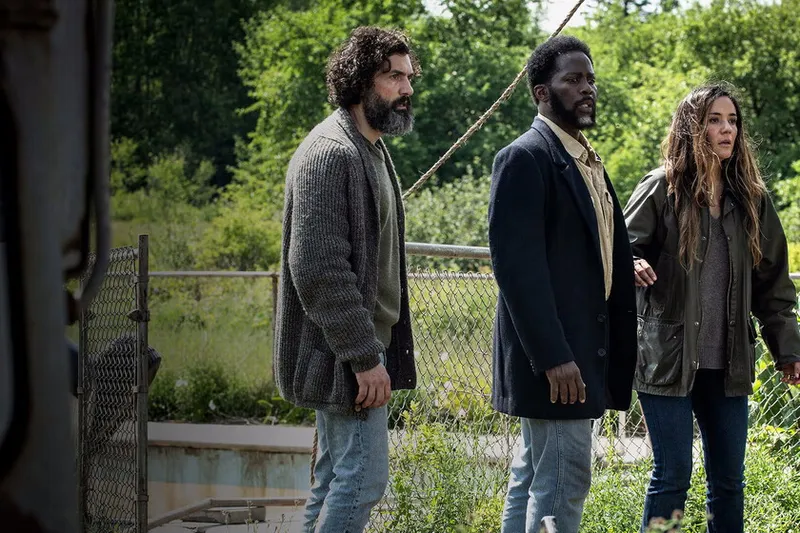 Sorteamos 50 entradas dobles para ver en cines el final de temporada de From, una de las mejores series de misterio de HBO Max