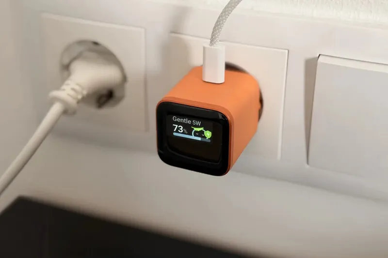 La pantalla de este cargador Anker no está de adorno: te cuenta qué está haciendo para cuidar la batería de tu iPhone