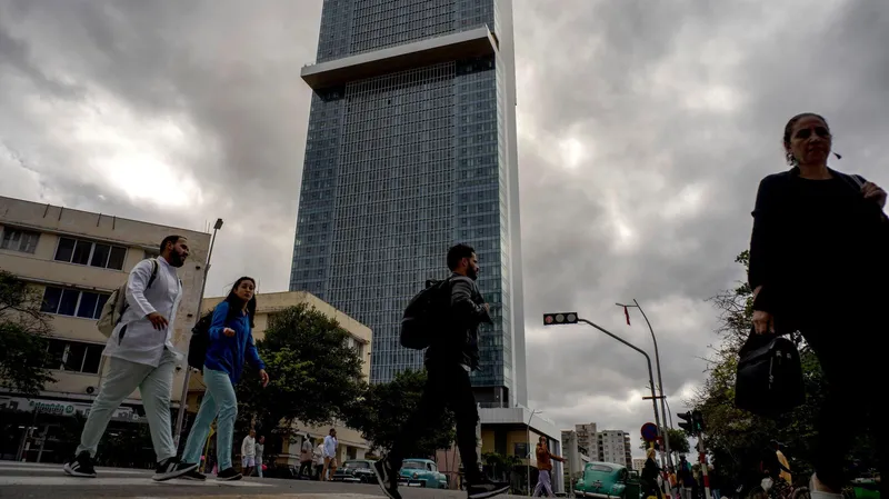 ¿Puede Cuba impulsar una apertura económica con inversión extranjera bajo la presión de EEUU?
