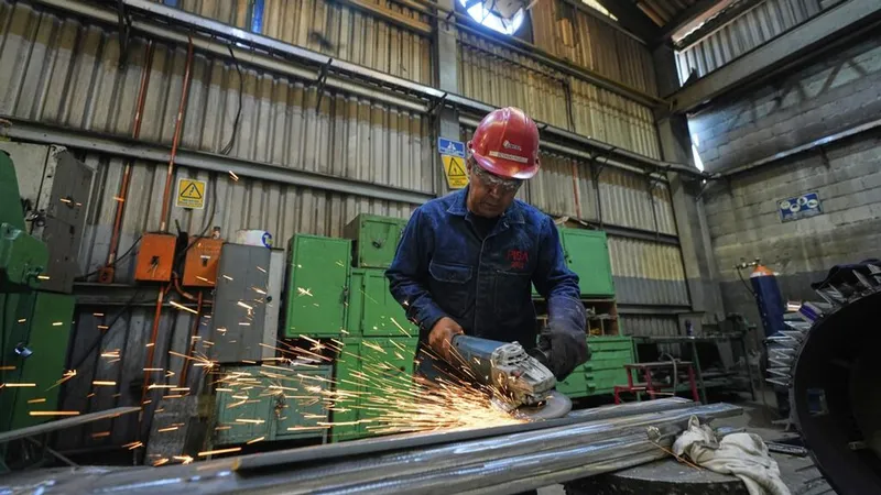 ¿Cuál es la nación de la OCDE en la que más horas se debe laborar para ganar 1.000 dólares?