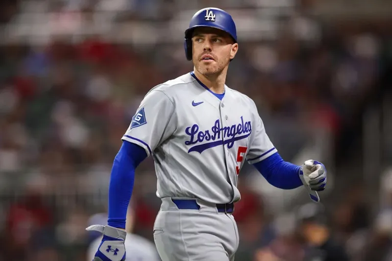 Freddie Freeman preocupa a los Dodgers por molestias en la rodilla