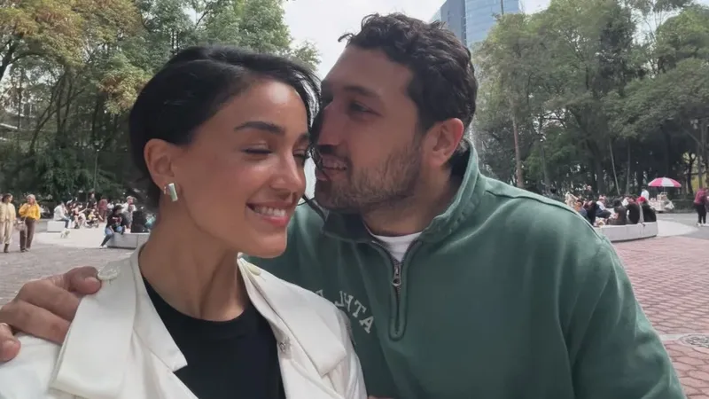 Ale Capetillo pasea por la Ciudad de México con su esposo tras celebrar su primer aniversario de bodas