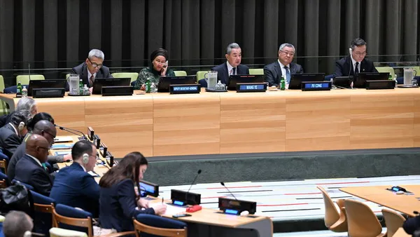El canciller chino, Wang Yi, presenta nueve propuestas para fomentar la reforma de la gobernanza global