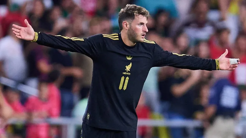 Sanatiago Giménez es realista: "Tuve una mala temporada, las críticas son justas"
