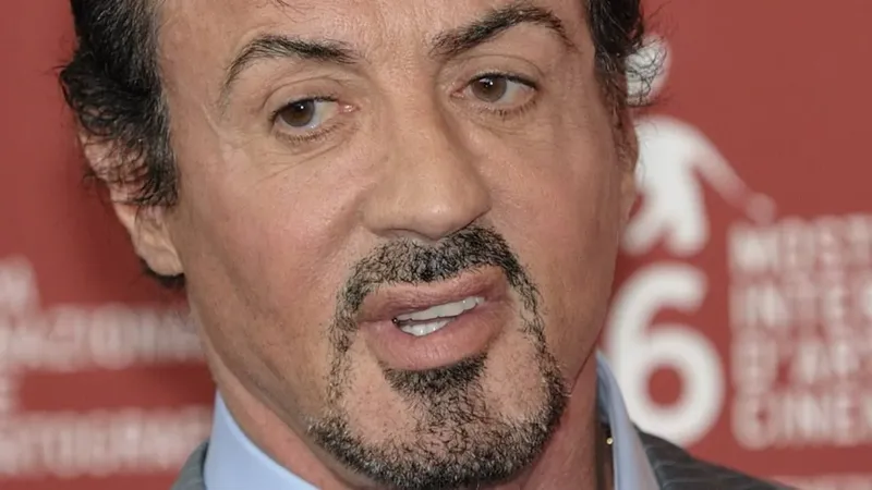 Sylvester Stallone, 80 años: "A medida que envejecemos, la gente piensa que la vida se vuelve más fácil. No es así, se vuelve más complicada porque las cosas que amas empiezan a desaparecer"