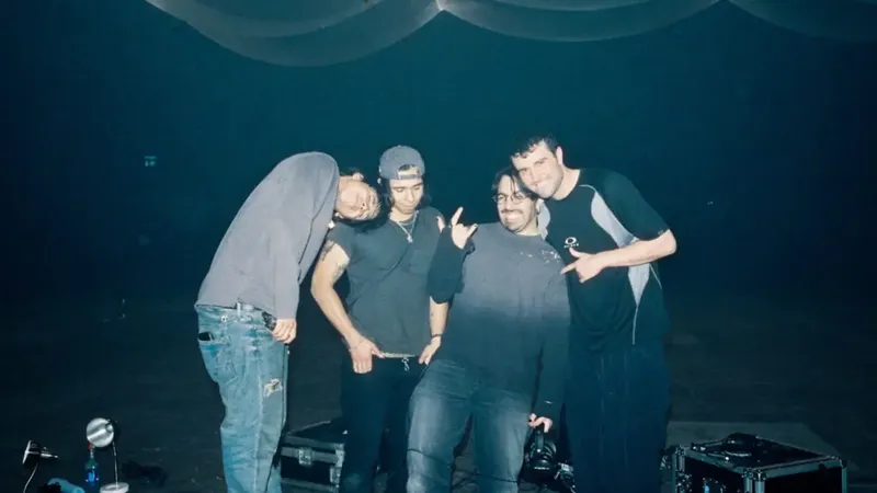 Fred again.. y Latin Mafia estrenan Under the Fabric y anuncian un livestream para crear un mixtape