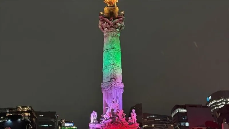 México ilumina su capital con colores de Irán en homenaje al Día de Teherán