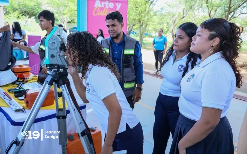 Estudiantes conocen oferta académica técnica