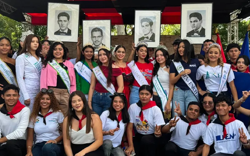 Entregan carnets de militancia a más de 30 mil universitarios en el Día del Estudiante