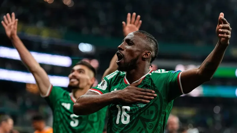 Samuel Umtiti cuestionó la nominación de Julian Quiñones al Balón de Oro