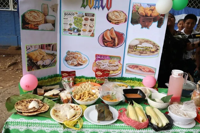 Estudiantes y familias promueven la identidad cultural en la feria gastronómica Sabores de mi Patria