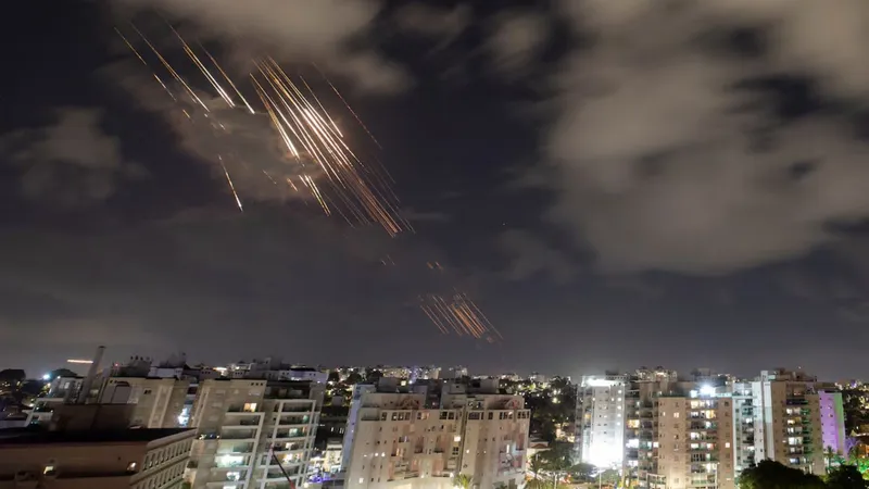 Irán lanza misiles contra Israel en represalia por ofensiva en el Líbano
