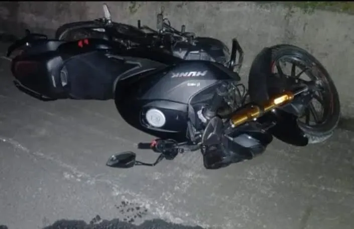 Motociclista muere tras impactar contra cisterna de Bomberos Unidos en El Crucero
