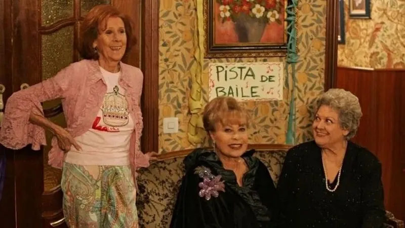 Los hermanos Caballero están perdiendo una oportunidad de oro: He visto la precuela teatral de 'Aquí no hay quien viva' y es una delicia para los fans