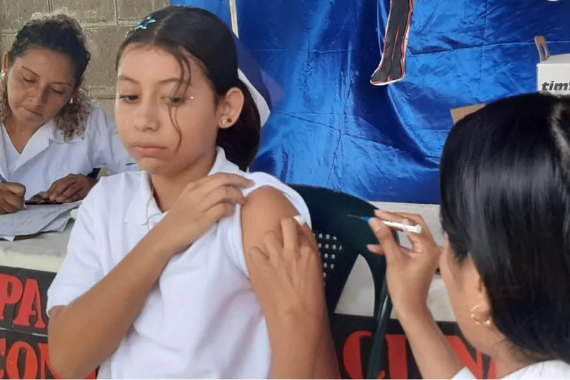Más estudiantes adolescentes reciben vacuna contra el VPH