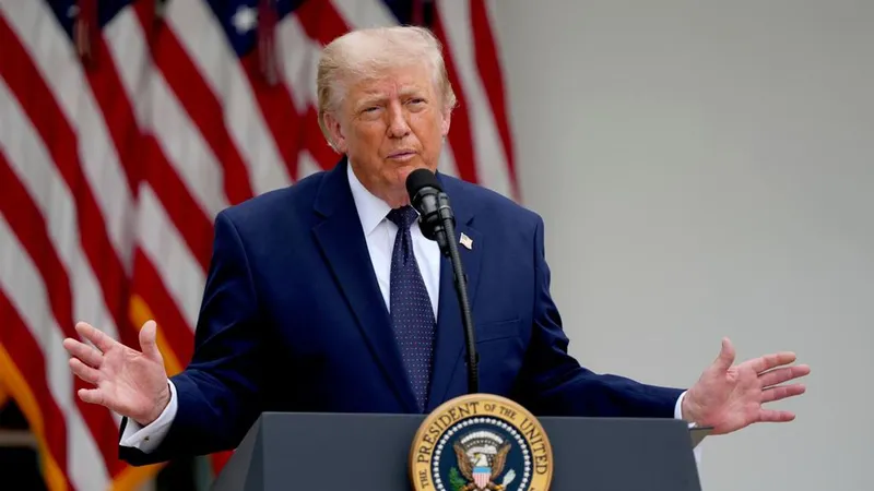 "Ataques contra Irán cesarán cuando yo diga 'basta'", asegura Trump