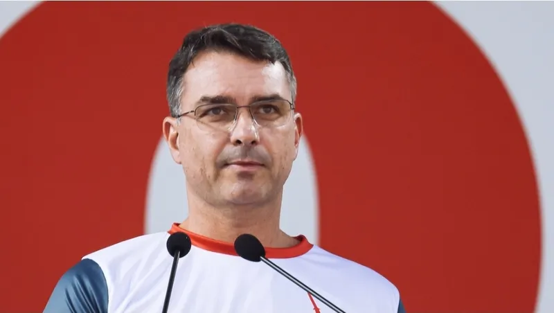 “Cobarde”: Fuga de Flávio Bolsonaro a EE.UU “irrita” a sus aliados en Brasil