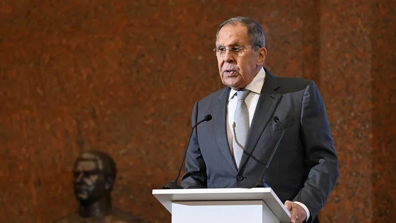 "Puede violar todos sus compromisos": Lavrov explica la cautela de Moscú ante los acuerdos con Occidente