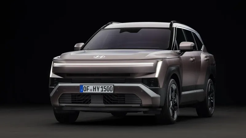 Hyundai reinventa su coche más vendido: el nuevo Tucson llega con 695 litros de maletero y una gama híbrida muy completa