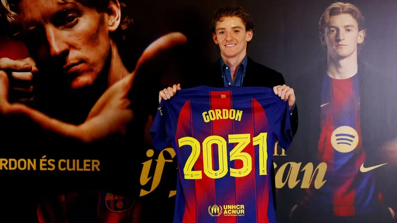 Anthony Gordon entrenó por primera vez con Barcelona