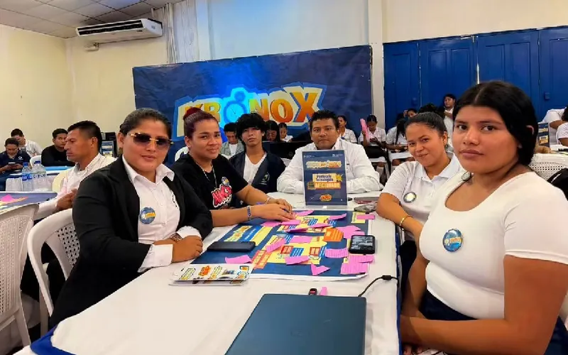 Jóvenes del Caribe Norte fortalecen proyectos tecnológicos en Ideathon de Hackathon Nicaragua