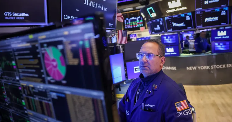 S&P 500 sube con el impulso de la IA y los balances corporativos, mientras cae el petróleo